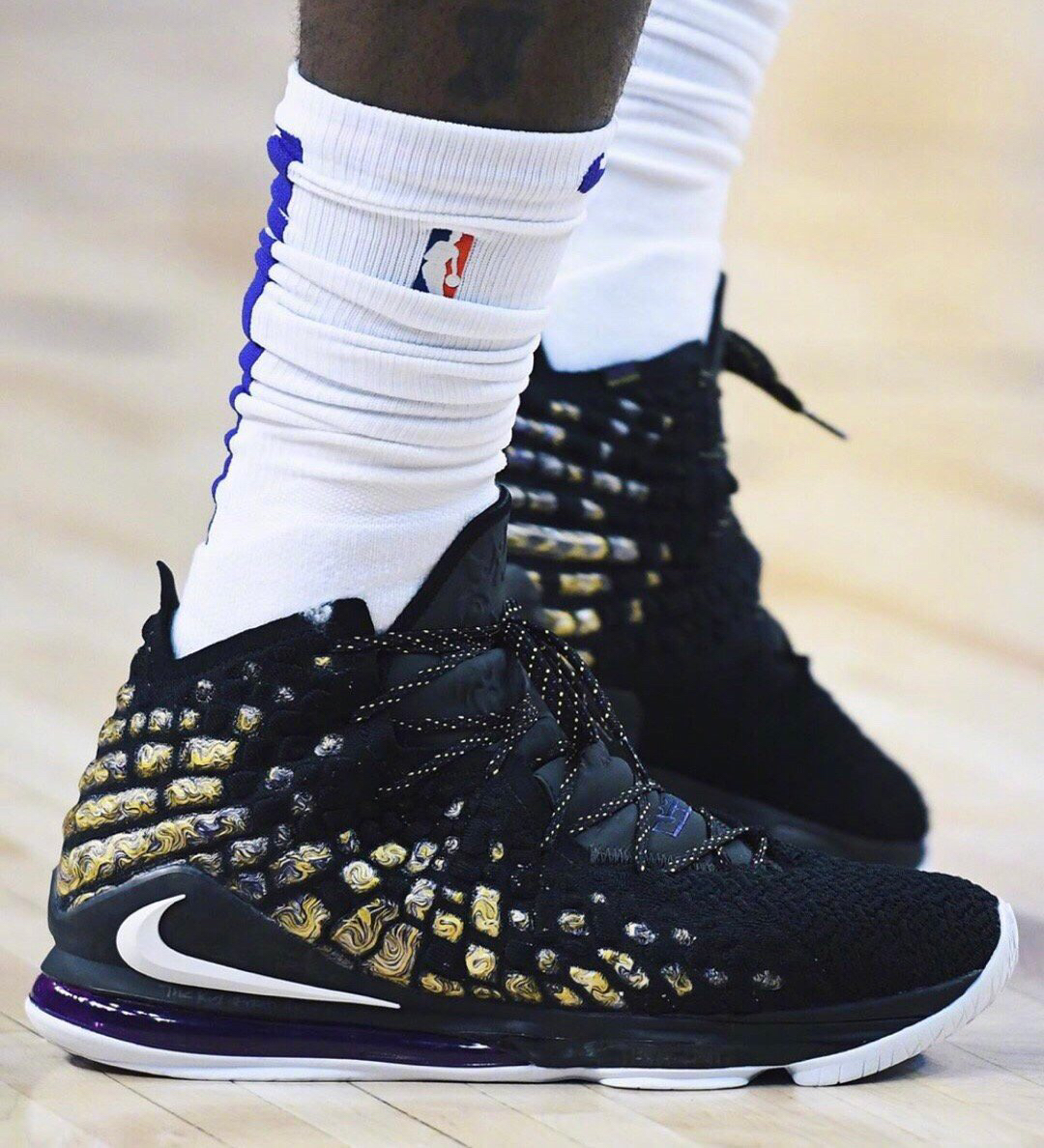 美媒扒哈登加时超拼细节：拼命救球+防守快速移动！近4战狂轰32分