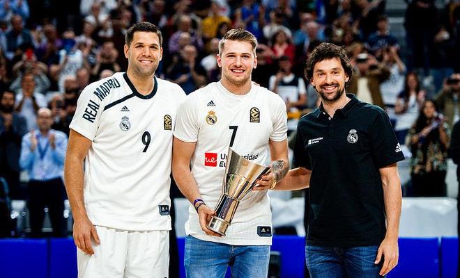 他是在对比 他是在对比